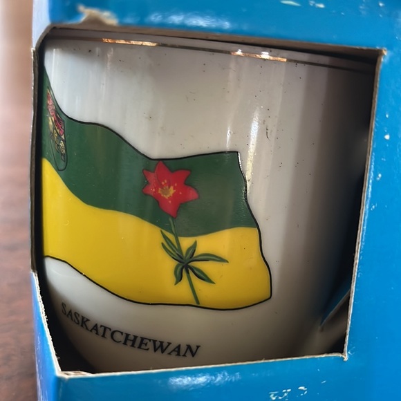 Canadian Collection Lidded Mug Saskatchewan - Picture 4 of 4
